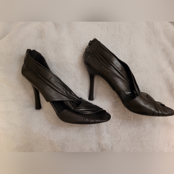 Vera Wang Lavender stilettos - Picture 3 of 4